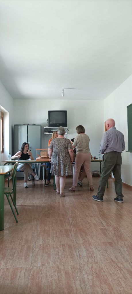 MESA ELECTORA EN HORNOS DE SEGURA