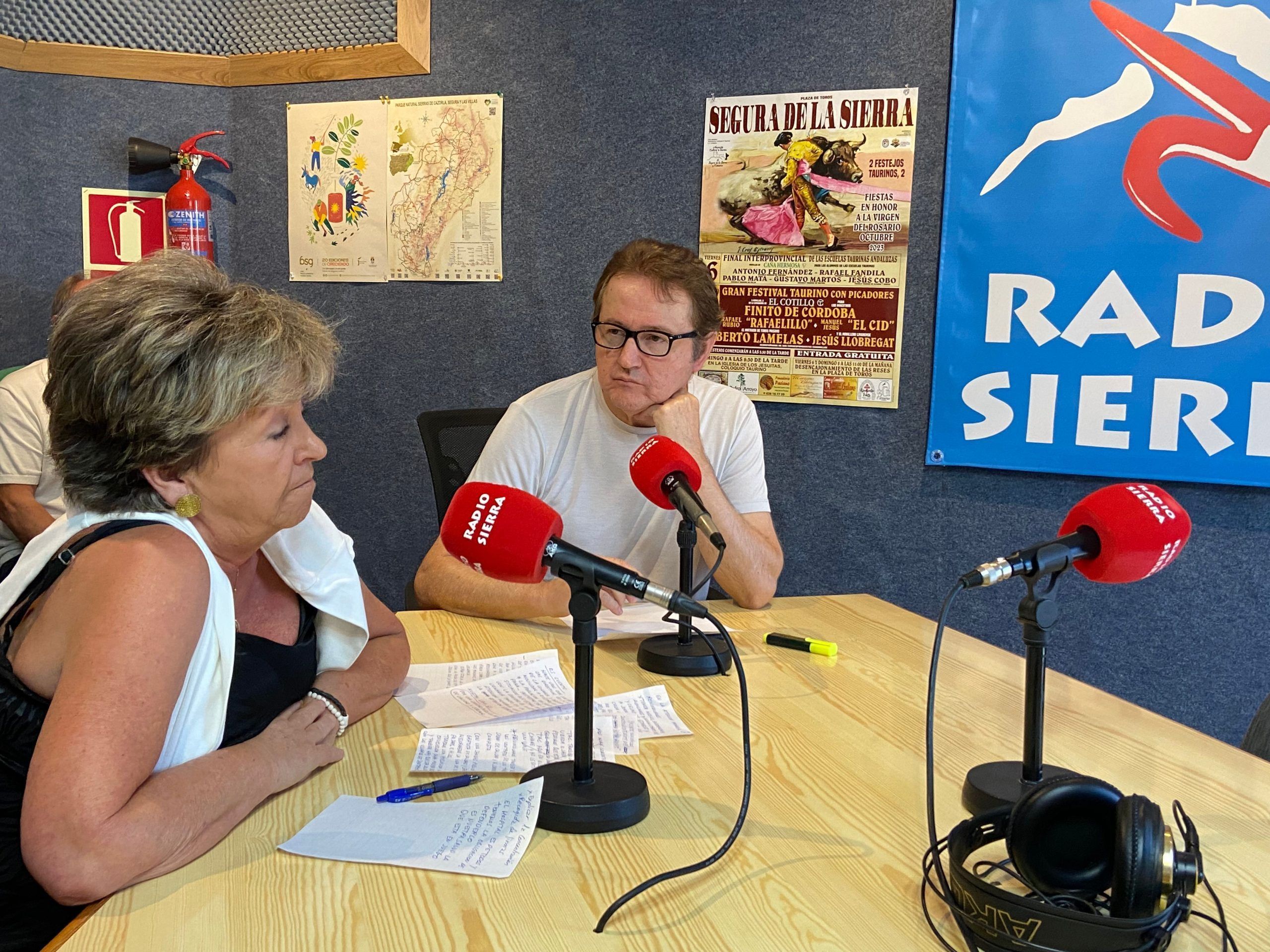 Regina Fernández, de la Asociación de Mujeres Sierra del Agua, habla sobre la concentración en defensa de la Sanidad en la Sierra de Segura – 09/10/2023 episode artwork